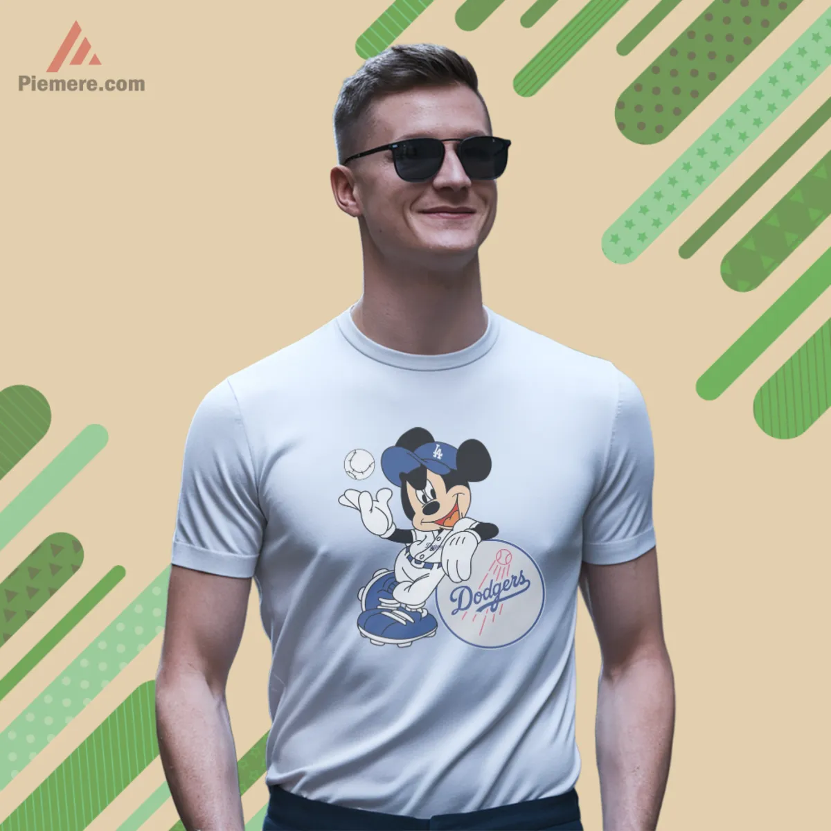 Short sleeve tee with playful Mickey graphic
