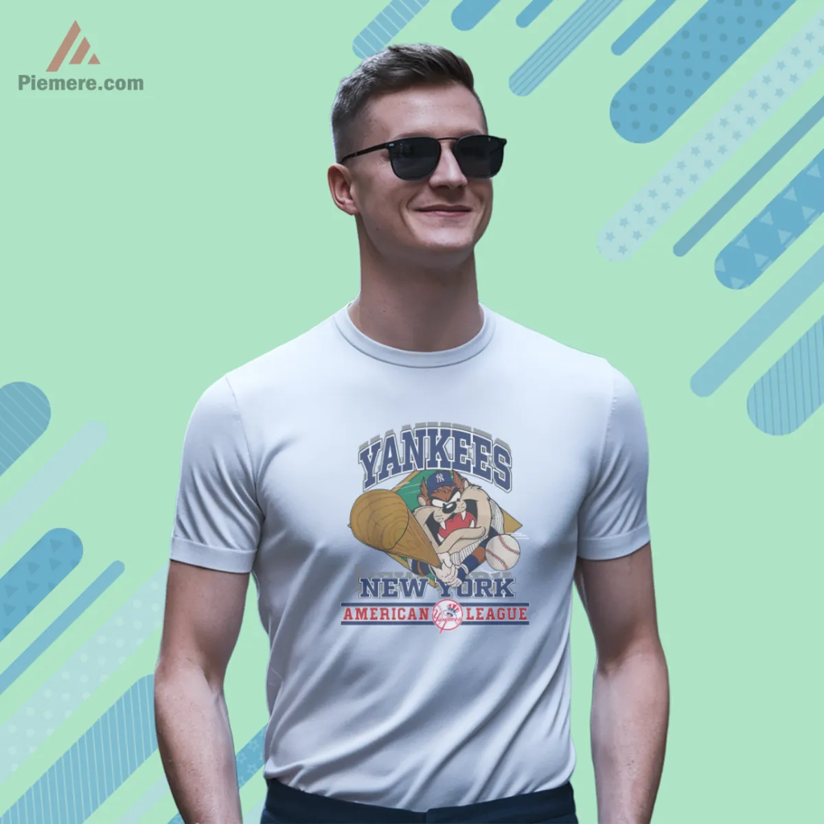 Short sleeve white tee with Yankees Taz artwork
